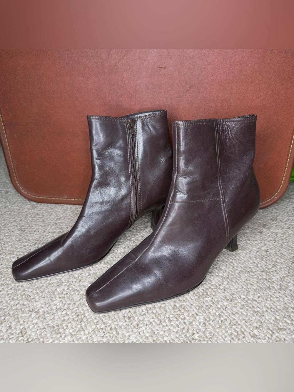 Etienne Aigner heeled ankle boots - Picture 2 of 13